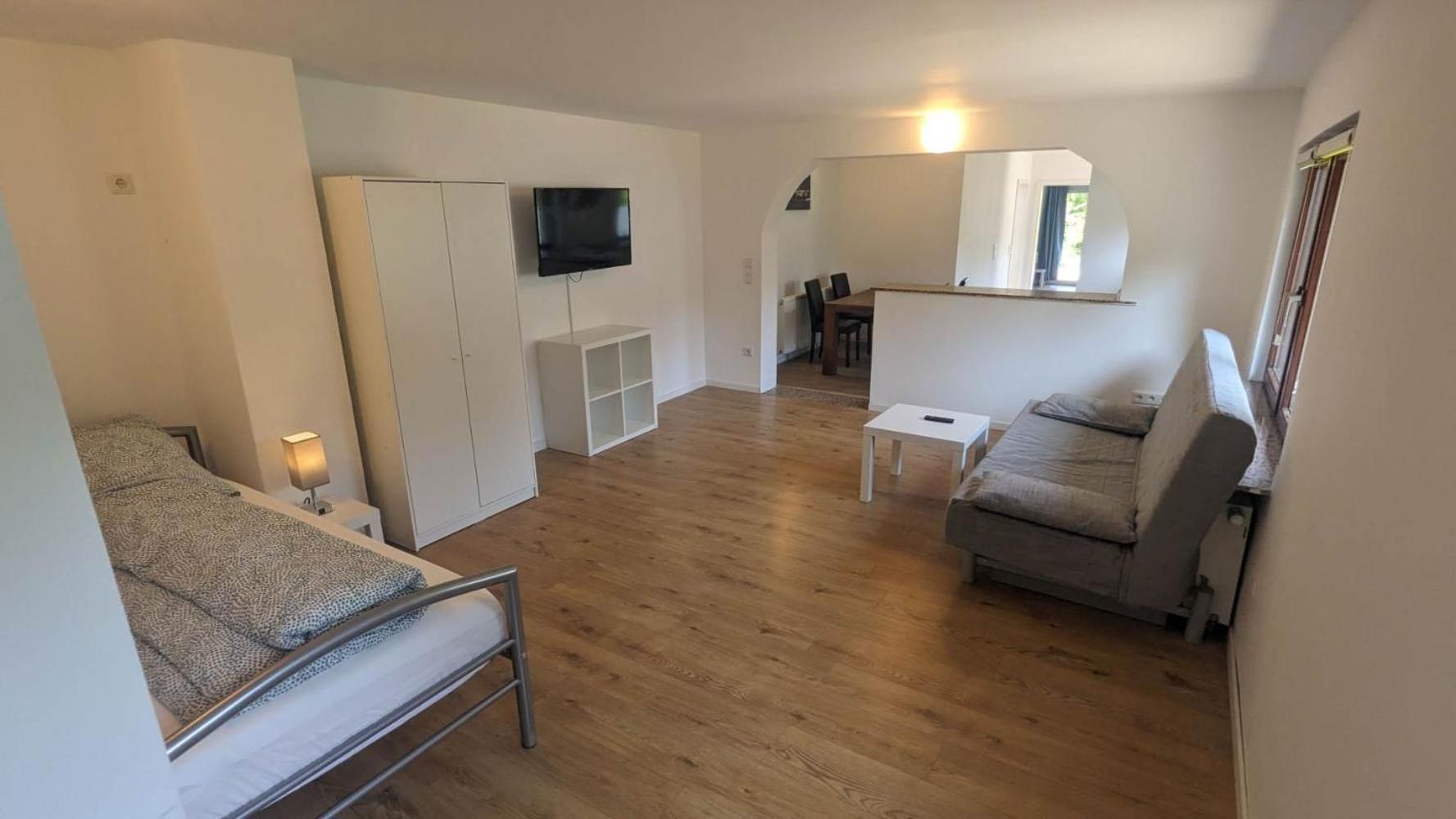 Beautiful Airportflats Near Keulen